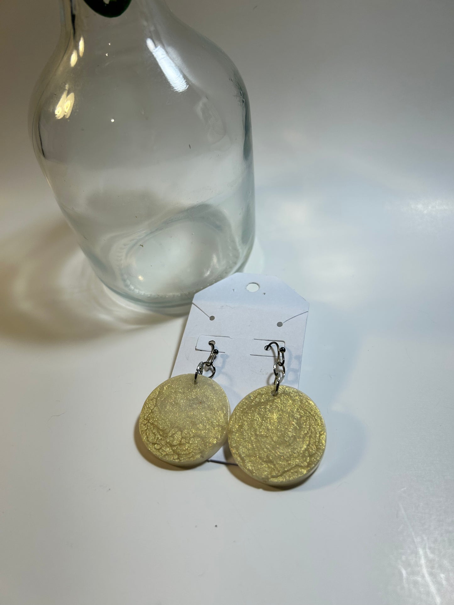 Gold round earring