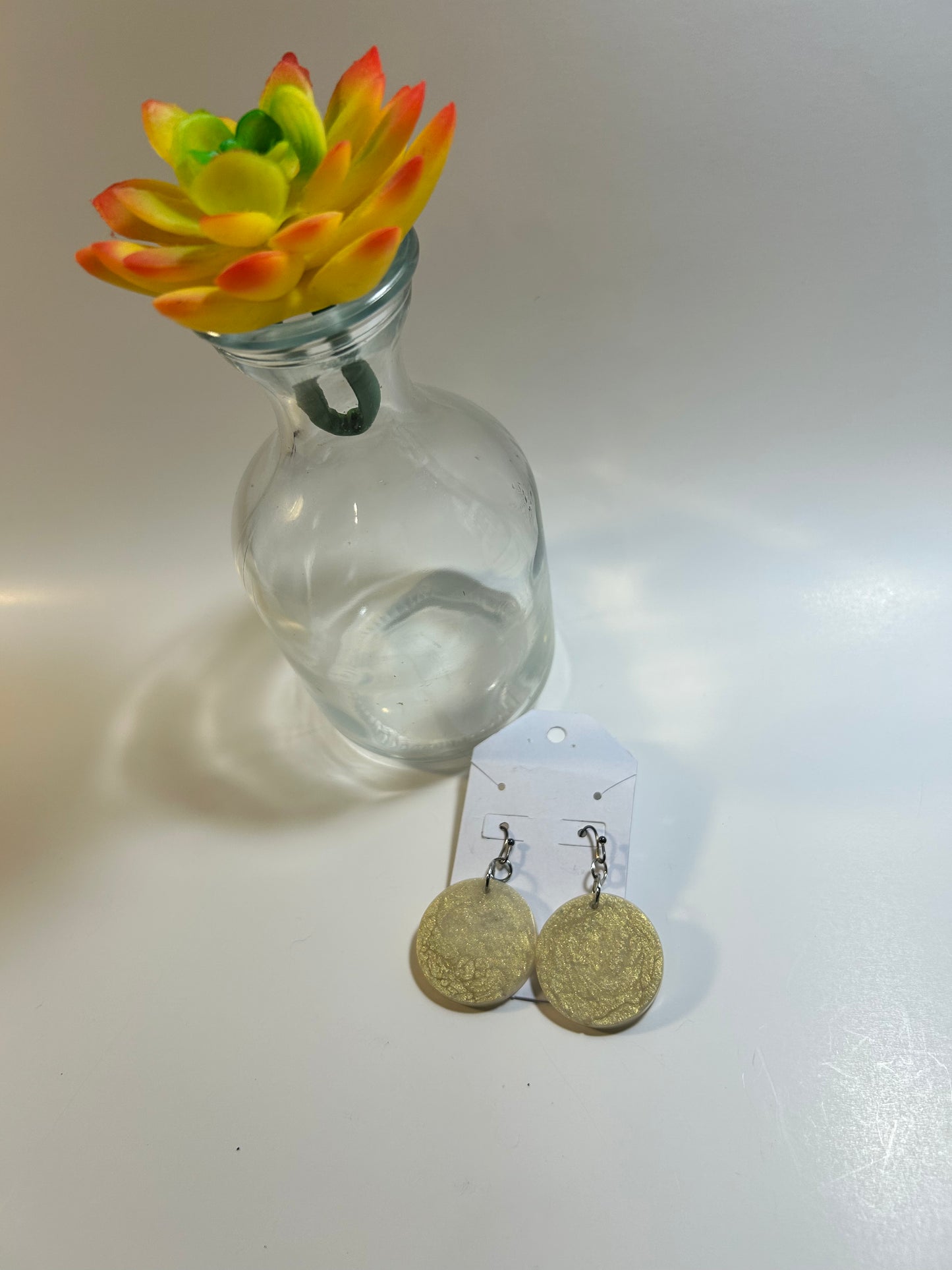 Gold round earring