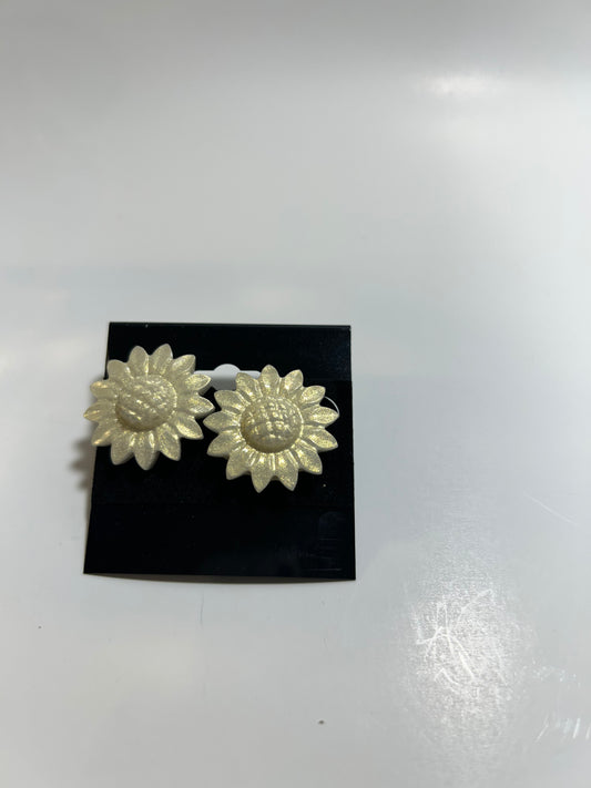 stud earrings