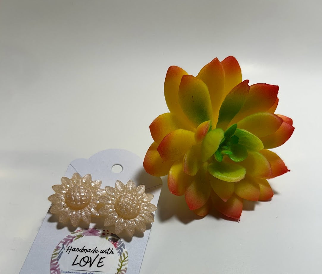 beige flower stud earring